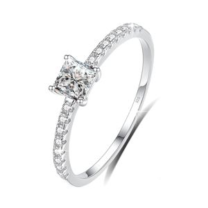 Solitaire Ring 0.4Ct D Renk 925 Sterling Gümüş Prenses Moissanit Kadın Evlilik Yıldönümü Trendi Güzel Takı Hediyesi Yeni Stil 2023 230918
