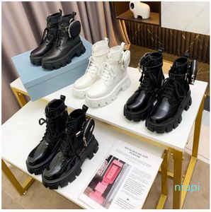 2023 Women Boots Designers Booties أحذية جلدية كبيرة الحجم الرجال Men Martin Martin Monolith Boot Boot منصة قتالية مستوحاة من العسكرية