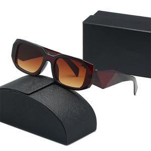 Mężczyźni okulary przeciwsłoneczne Mężczyźni Designerskie okulary przeciwsłoneczne dla kobiet w stylu Hip Hop Luksusowe okulary przeciwsłoneczne PC Materiał soczewki UV Ochronne obiektyw wielokolorowy Prezent Lens Soliday Prezent