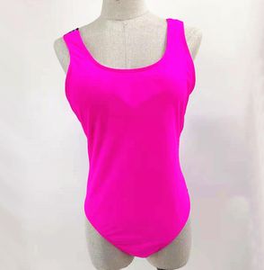 Fashion Beach Giyim Tasarımcısı Fuşya Pembe Bir Parçalar Bikini Seti 2024 Monokini Seksi Mayo Kadınlar Geri Çapraz Mayo Takımları XL Beach Giyim Etiketle Yeni