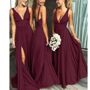 Deep V Neck Burgundy 신부 들러리 드레스 2019 라인 뒷모습 섹시 분할 무도회 이브닝 드레스 공식 파티 가운 로브 드로이어 BM01279L