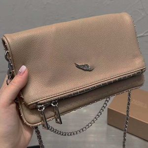 Liten ZV -väska fransk vinge med Rivet dubbelkedjedesigner handväskor kvinnor s crossbody axelpåsar koppling klassisk klaffväska 230919