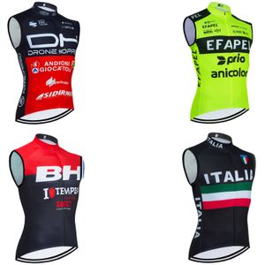 2024 ANDRONI TEAM Lätt Windbreaker Cycling Jersey Top Quality Cykel Outwear ärmlös jacka cykelskuren snabb torr cyklingväst med 3 bakre fickor