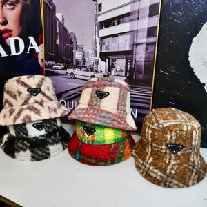 Nowy projekt projektantki zimowej czapki Hatmens Hat Wool Wool Wire-Rimmed Hat w różnych kolorach modne czapki uliczne Winter Casquette Bucket Hat Hats dla mężczyzn
