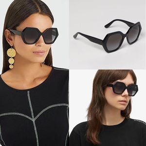 Designerskie okulary przeciwsłoneczne są wysokiej jakości UV400 do jazdy i mężczyzn wielokątna gruba rama z symbolami z boku eleganckie i zimne kobiety