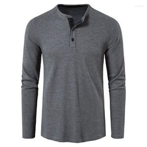 Ternos masculinos A2679 Katoenen T-shirt Mannen 2023 Lente Nieuwe Slim Fit Lange Mouw Henley Camiseta Streetwear Casual Effen Kleur