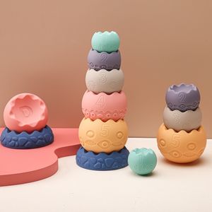 Giocattoli di intelligenza Uova impilate in silicone per bambini Montessori Blocchi impilabili in gomma morbida Infantile per uso alimentare Massaggiagengive Kid Education Building Block Toys 230919