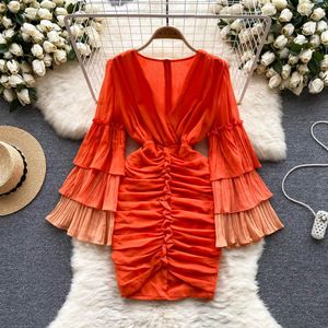 Casual Dresses New Wrap Hip Pleated Short Dresses 2023 Women V Neck Multi-layer Ruffled Long Flare Sleeved Slim Clothes Vestido Fe242R