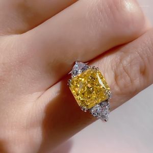 Anéis de cluster 925 prata esterlina super luxo corte 10x10mm retangular simulação de alto carbono diamante amarelo feminino noivado sênior