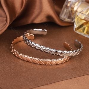 Jewelry Women's Light Luxury Fashion OL Bracelet Celebrity Same Style Small Fragrant Wind Diamond Plaid Open Bracelet Live Source