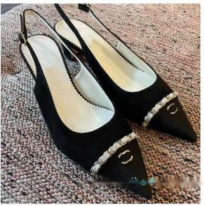 Francuskie buty z wysokiej jakości sukienki Modna nowa tylna pusta łańcuch wycieczkowy Baotou grube sandały pięty
