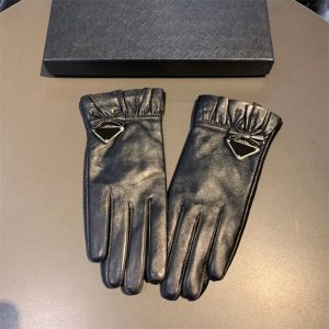 Luksusowe designerskie rękawiczki do owczej skóry mężczyźni oryginalne skórzane rękawiczki Lady Touch Screen Rękawica Zimowe akcesoria z pudełkiem CSG23103116