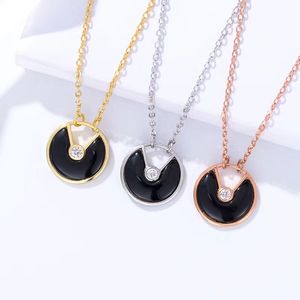 Lovers Gift High Quality 925 Silver Amulet Necklace Natural Shell Black Onyx Plated Thick Classic Light Luxury snygg mångsidig klavikelkedja