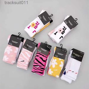 Herrensocken Herrensocken Tech-Designer-Socken Tech-Fleece hohe Röhren-Sportsocken drei Paar Damensocken Atmungsaktive und schweißabsorbierende Paarsocken NK-Aufdruck L230919