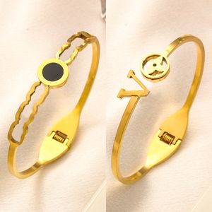 Designer armband armband charm rostfritt stål kvinnor lyxarmband brev smycken 18k guld pläterad armband manschett fjäder-ring-clasps gåva