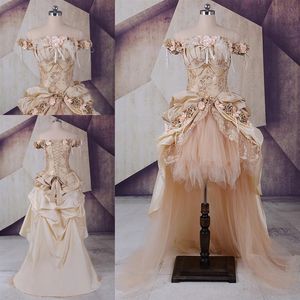 Gotiska bröllopsklänningar Hög låg 2020 Asymmetriska utanför axeln Champagne Tulle spets Applique Crystal Rhinestones med ärmar 215q