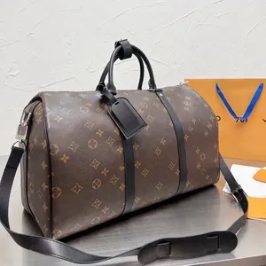 Bolsa de viagem de designer masculina de alta qualidade Bolsa de couro de alta qualidade 50 cm em relevo de grande capacidade à prova d'água Bolsa esportiva feminina preta ao ar livre