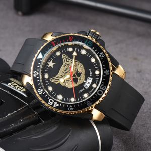 2023 Top Luxury Men's Watch Quartz Endurance Pro Avenger Chronograph 44mm Watches Flera färger Gummi Män klockor Glass Wristwatches G002