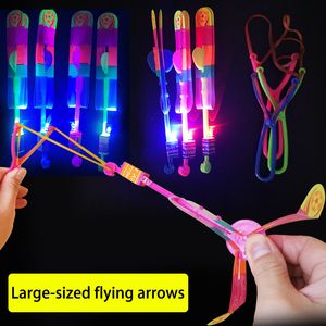 LED Espadas Armas Outdoor Slings Foguete Bambu Libélula Parachute Light Shooting Catapult Flying S Kids Brinquedos para Crianças Menino Presentes 230918