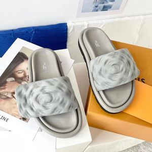 Luxury Woman Designer Shoes Pool Pillow Sandal Comfort Man Flat Slipper Mönster Slides Bröd Slide Tjock Soled Raised Hook Loop Fastener Beach