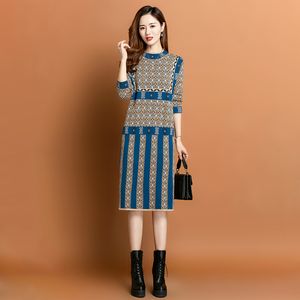 Vintage elegante grafische Jacquard-Strickkleider Herbst Winter Ausgehen O-Ausschnitt warme Reise Midi-Kleider 2023 Damen Designer Langarm Slim Urlaubspullover Kleid