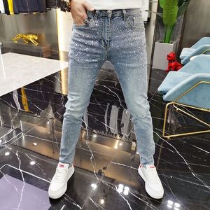 Jeans da uomo eleganti e di lusso streetwear vestibilità slim con lavaggio invecchiato e cowboy blu elasticizzato designer 230915