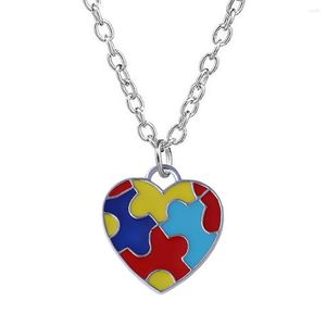 Collane con ciondolo Puzzle a forma di cuore colorato Collana con combinazione di autismo Smalto Personalizzazione di gioielli artigianali