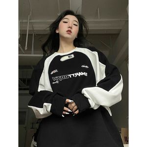 女性のパーカースウェットシャツY2Kビンテージ女性スウェットシャツファッション長袖O-Neck Pullover Tops韓国スタイルのレタープリントヒッピーストリートウェアパーカー服230919