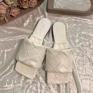 Sandália de luxo mulher designer Lido Flat mule homem slide Intrecciato chinelo de couro Lambskin Borracha Romântico senhora CANDELABRO nude Stiletto sapato