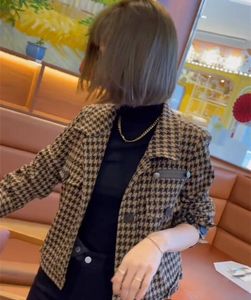 2024 Designer Top Quality Lapel Polo Women's Jackets Fashion Bröstficka Slip med läder tryckt långärmad kofta jackor kläder