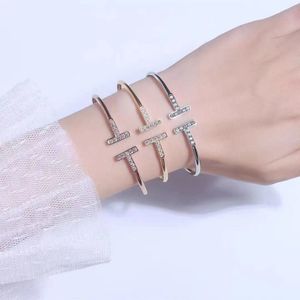Armbandsdesigner Armband Luxury Designer Armband Alfabetdesign Valentine Gift Noble and Elegant Women Armband