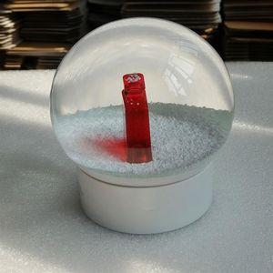 Neue Schneekugel mit roter NO 5-Parfümflasche im Inneren, klassische Buchstaben, Kristallkugel mit Geschenkbox, begrenztes Geschenk für VIP-Kunden220j