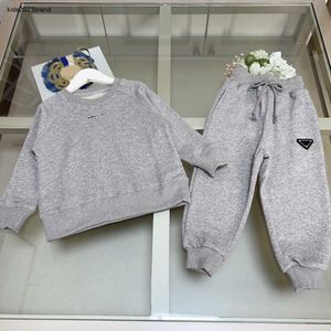 Tute moda bambino autunno set Taglia 100-160 CM 2 pezzi Design minimalista per maglioni per bambini e pantaloni casual con lacci Sep15