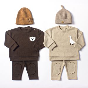 Kläderuppsättningar 024m Born Baby Girls Boys Kläder Set Outfit Little Bear Goose Brodery Oneck Tops Long Pants Kids 230919