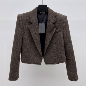 Низкая цена, пиджак с брошью, узор «елочка», шерсть, маленький костюм, женская зимняя короткая куртка в винтажную клетку высокого класса