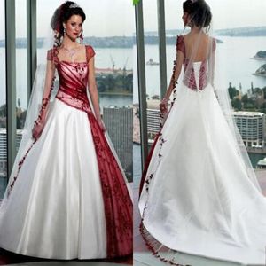 2020 Red and White Gothic A Line Wedding Dresses Plus Size Vintage Bride Ball Gowns Short Sleeves Sexy Backless Bridal Dress246p