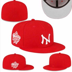 Tasarımcı Şapka Erkekler Beyzbol Takılmış Şapkalar Klasik Siyah Renkli Hip Hop Chicago Sport Tam Kapalı Tasarım Kapakları Beyzbol Kapağı Chapeau Dikiş Kalp Çiçekler Cap W-7