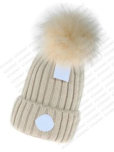 Designer Cap Mens Designer Bucket Hats Fashion Women Warm Winter Beanie Fashion Classic Large Faux Fur Pom Poms Bobble Hat Outdoor 32