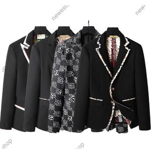 24SS Abbigliamento Western Blazer da uomo Designer Autunno Outwear Cappotto Slim Fit a righe Geometria Patchwork Cappotti Abito maschile