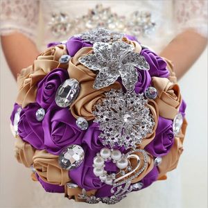 Purple Gold Satin Wedding Wedding Bouquet Symulacja Flower Flower Wedding Zapasy sztucznego kwiatu kryształ Słodka 15 Quinceanera Bukiet280J