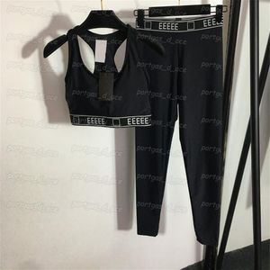 Mektuplar Kadın Terzini Yaz Yastıklı Spor Tank Topları Taytlar Siyah Kolsuz Yoga Kıyafetleri2048