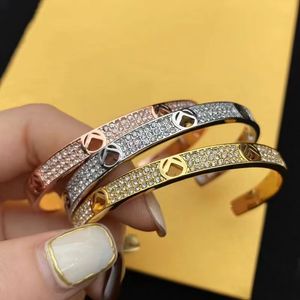 Modedesigner-Armband für Herren und Damen, voller Diamanten, Gold, Buchstaben F, Buchstaben-Armbänder, Geschenke, Damen-Luxus-Liebes-Armband-Schmuck