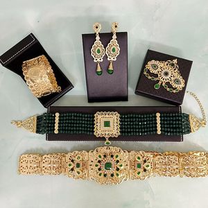 Hochzeit-Schmuck-Sets, marokkanisches Damen-Gewand, Gürtel, luxuriös, vergoldet, eingelegter grüner Stein, Armband, Anhänger, Ohrringe, Brosche, Halskette, Set 230920