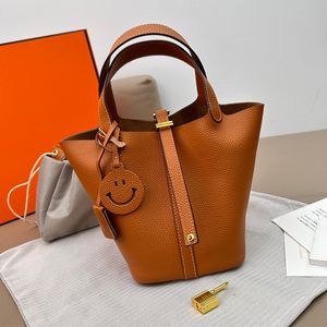 Borsa tote semplice dal design di lusso per donna Cesto di verdure fatto a mano Borsa dal design classico in pelle di litchi Borsa per la spesa leggera e resistente all'usura Colori multipli