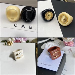 Requintado design de luxo carta jóias anéis charme moda estilo acrílico anel clássico premium jóias acessórios selecionados casal presente chapeamento ouro nunca desbota