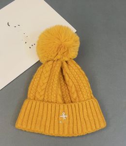 Berretto sottile con bordo ondulato Cappello lavorato a maglia caldo invernale Berretti con maniche versatili Qualità