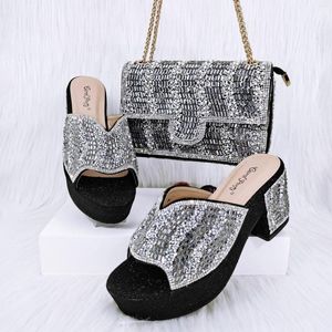 Sapatos de vestido Doershow vêm combinando mulheres sapato e bolsa conjunto decorado preto nigeriano Itália HGO1-11