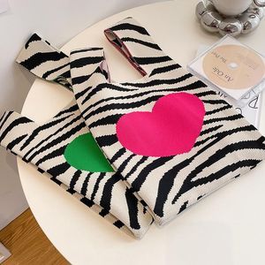 Carteiras meninas amor saco de mão estilo japonês malha temperamento feminino bolsa chave telefone bolsa portátil leve