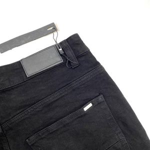 Pantaloni slim di design Jeans stampati da uomo Pantaloni neri Hip Hop Stile buco Moda Skinny Club Abbigliamento regolare231W