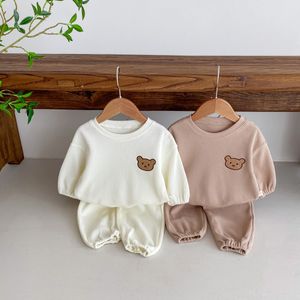 Clothing Sets Korean Style Babies Cartoon Bear Sweatshirt Sweatpants Twopiece Set Boy And Girl Child s Long Sleeve Hoodie Suits 230919